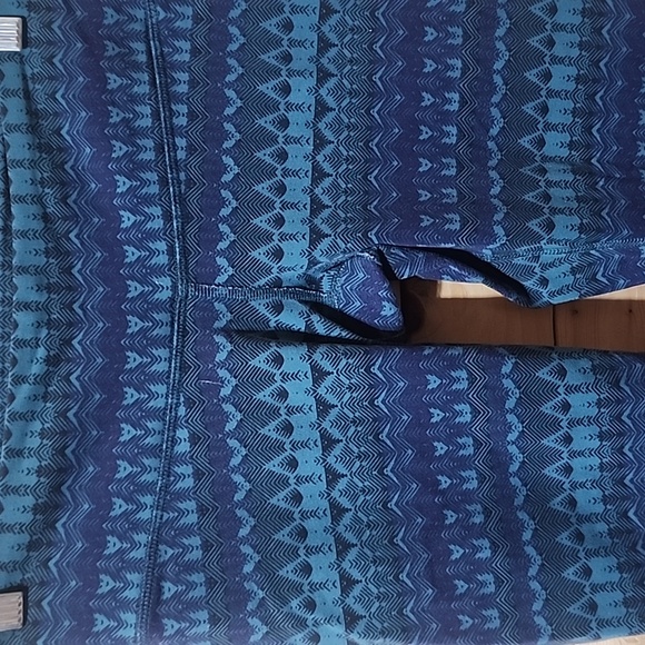 ALO YOGA Capri Leggings Size Large - Picture 3 of 6